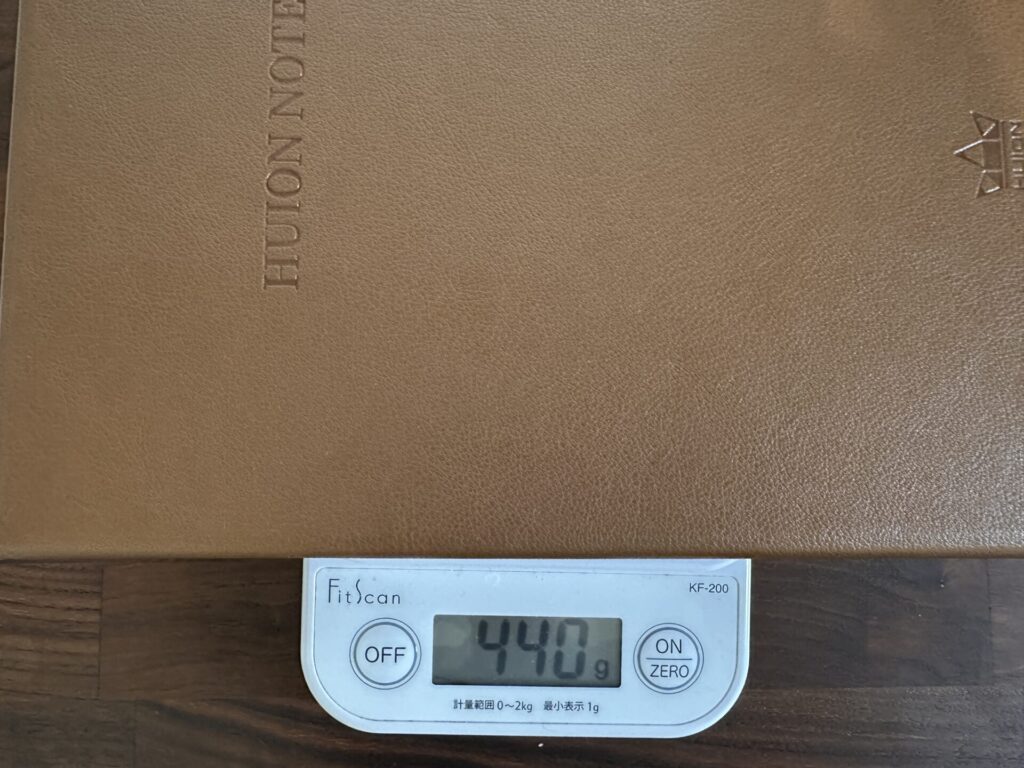 重さは440g